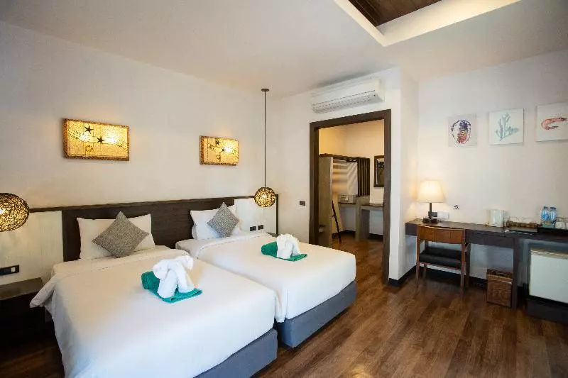 اتاق لوکس خانوادگی, Southern Lanta Resort