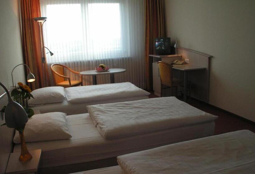 标准三人间, Panorama Inn