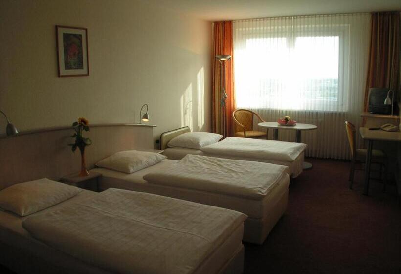 标准三人间, Panorama Inn