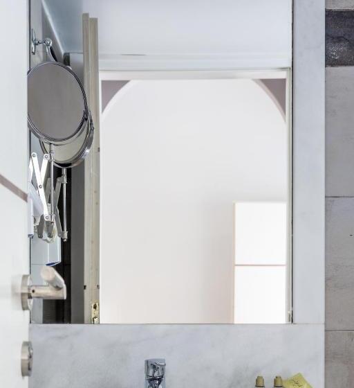 Семейный Номер, Loizos Stylish Residences