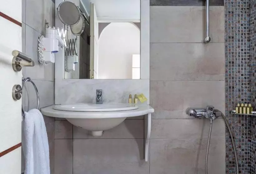 اتاق خانوادگی, Loizos Stylish Residences