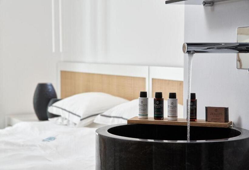 이그제큐티브 룸, Loizos Stylish Residences