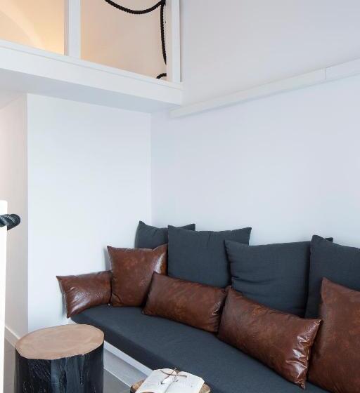 Полулюкс, Loizos Stylish Residences