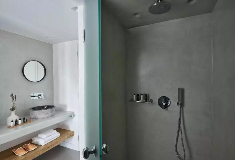 سوییت جونیور, Loizos Stylish Residences
