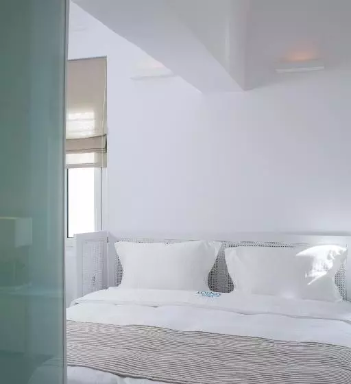 اتاق لوکس, Loizos Stylish Residences