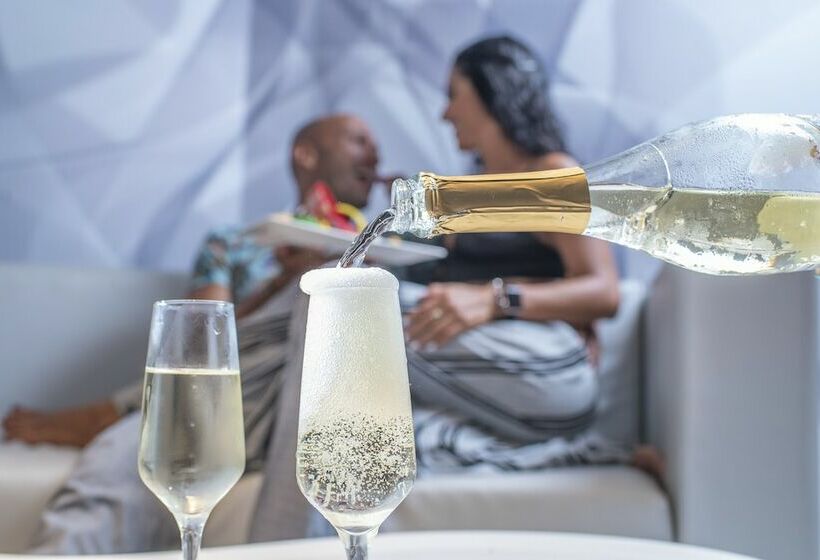 חדר סטנדרט נוף לגינה, Temptation Cancun Resort  All Inclusive  Adults Only