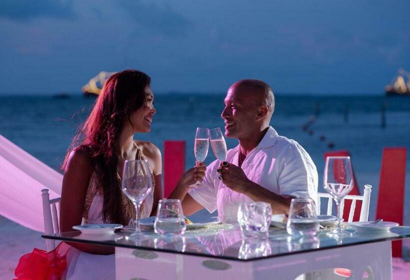 חדר סטנדרט נוף לים, Temptation Cancun Resort  All Inclusive  Adults Only