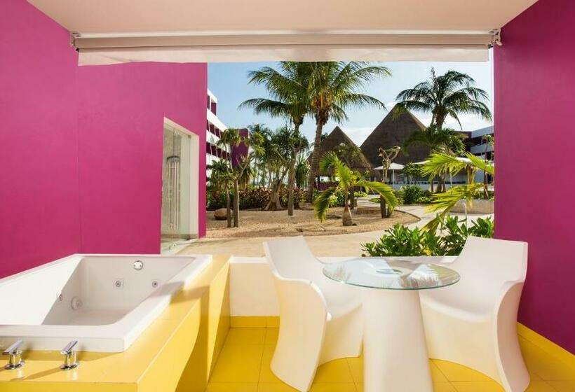 חדק דלוקס עם ג'קוזי, Temptation Cancun Resort  All Inclusive  Adults Only