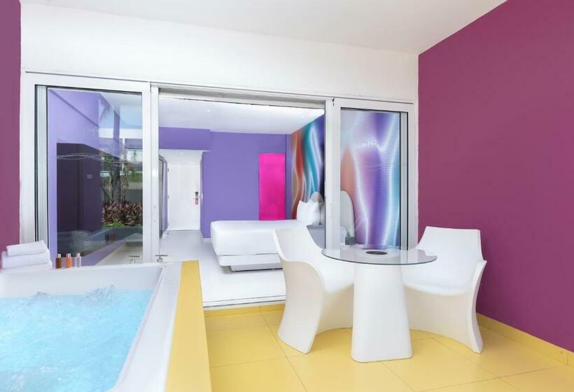 חדק דלוקס עם ג'קוזי, Temptation Cancun Resort  All Inclusive  Adults Only