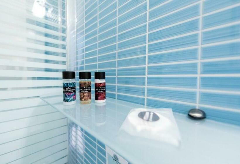 스탠다드 발코니 스튜디오, Melissanthi