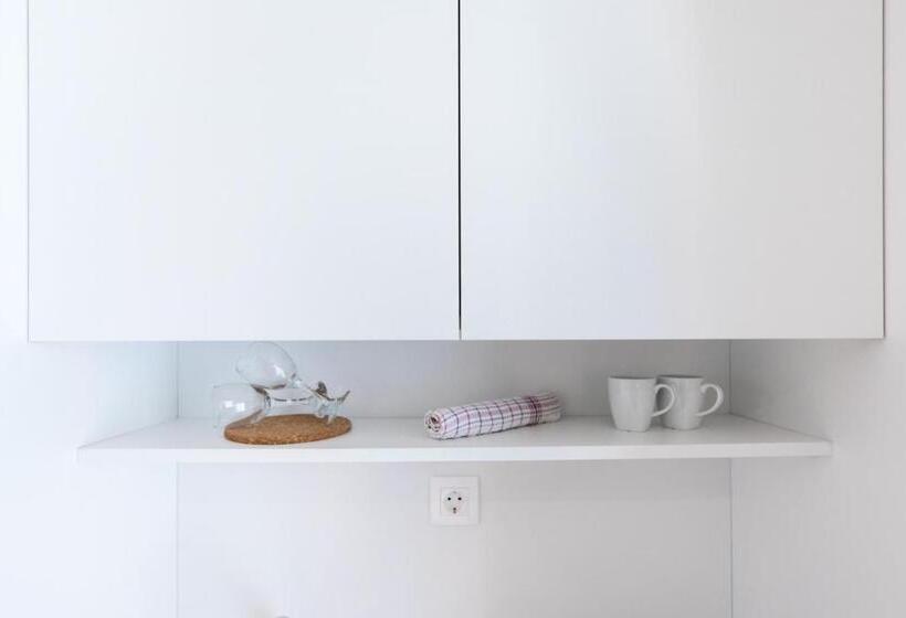 스탠다드 발코니 스튜디오, Melissanthi