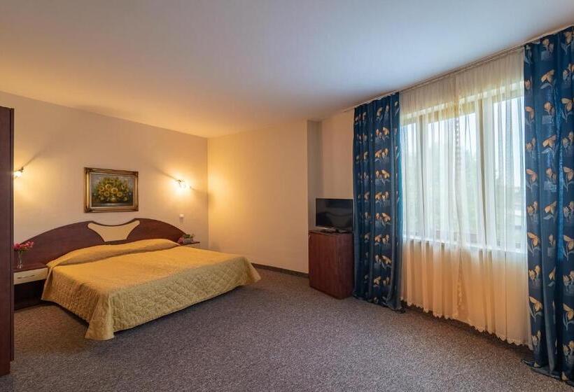 주니어 스위트, Adamo