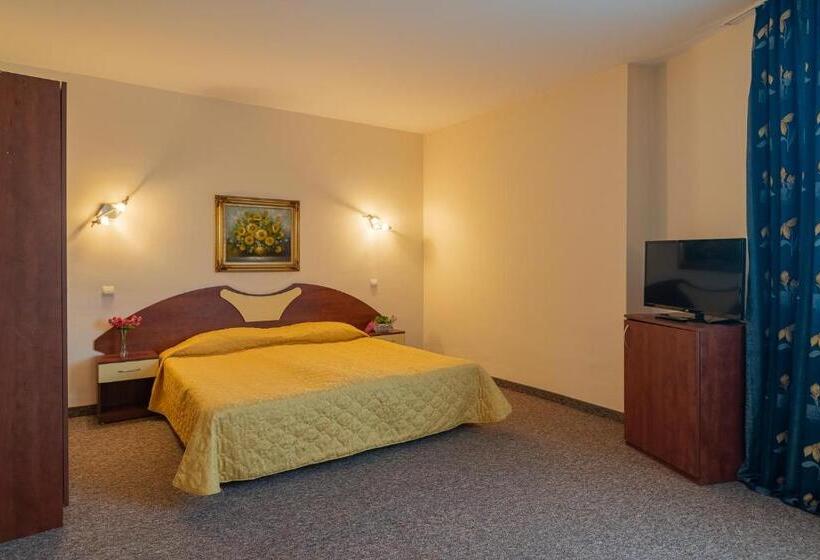 주니어 스위트, Adamo