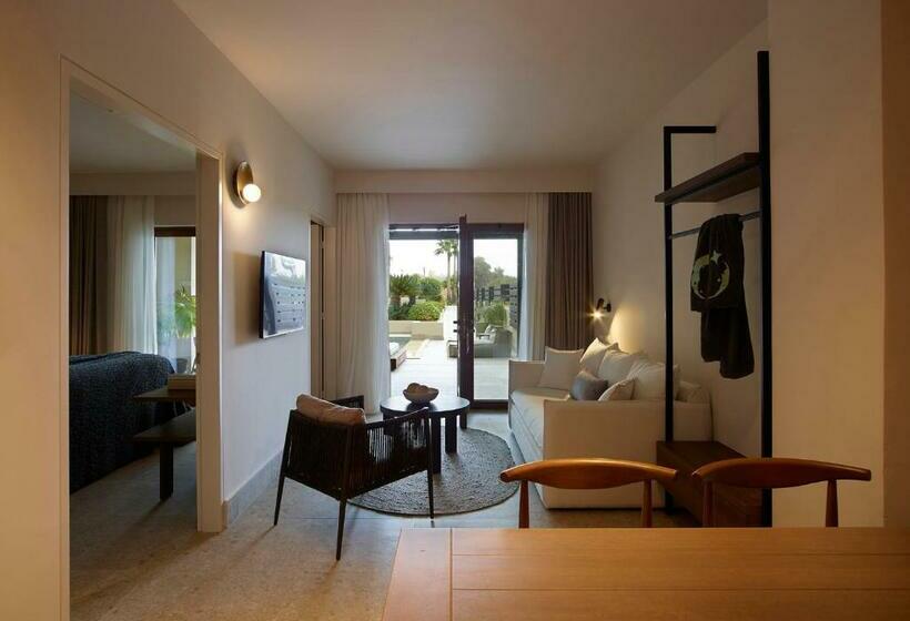 Люкс с Бассейном, Asterion Suites & Spa   Designed For Adults