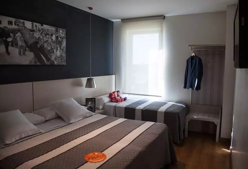 اتاق استاندارد سه نفره, Bed4u Tudela