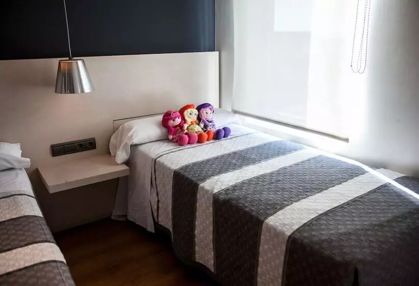 اتاق استاندارد سه نفره, Bed4u Tudela