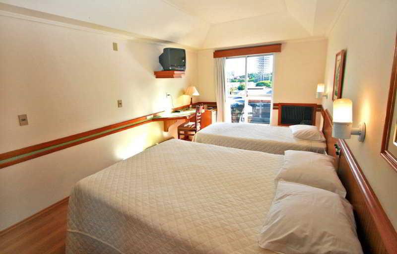 غرفة قياسية ثلاثية, Bella Italia