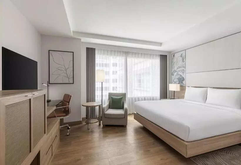 اتاق دلوکس با تخت کینگ و چشم‌انداز شهر, Courtyard By Marriott Bangkok