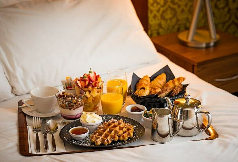 Семейный Номер, George Limerick