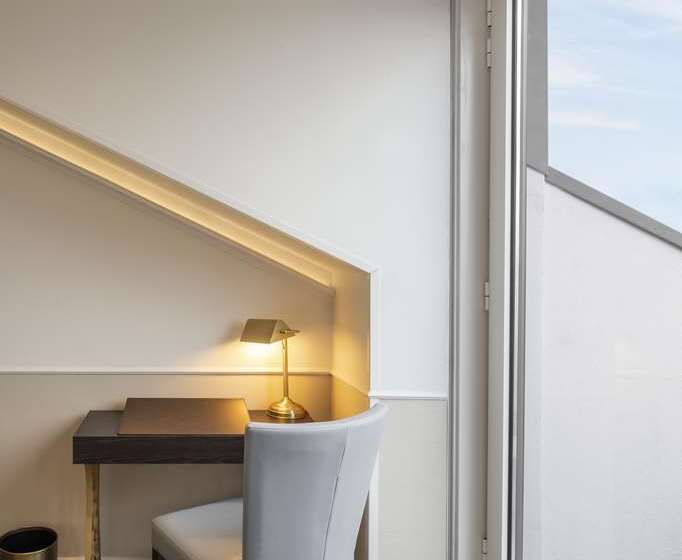 キングサイズベッドのスタンダードルーム, Hilton Evianlesbains