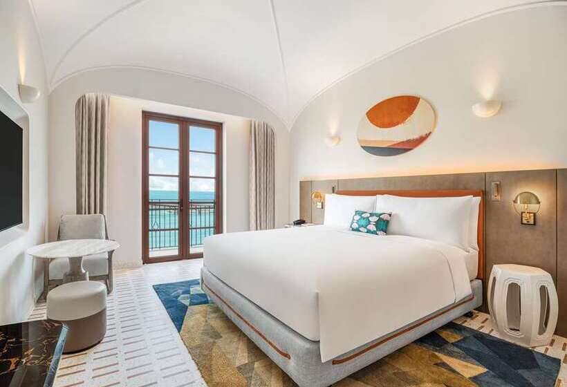 キングサイズベッドのスタンダードルーム, Hilton Evianlesbains