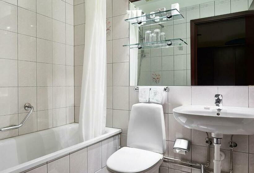 سوییت جونیور, Holt The Art