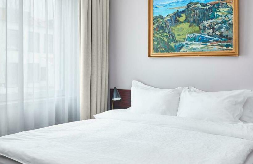 سوییت جونیور, Holt The Art