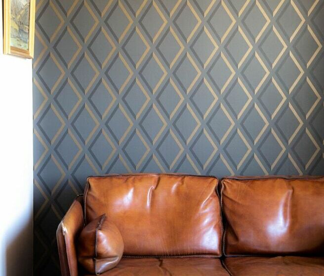 سوییت جونیور, Holt The Art