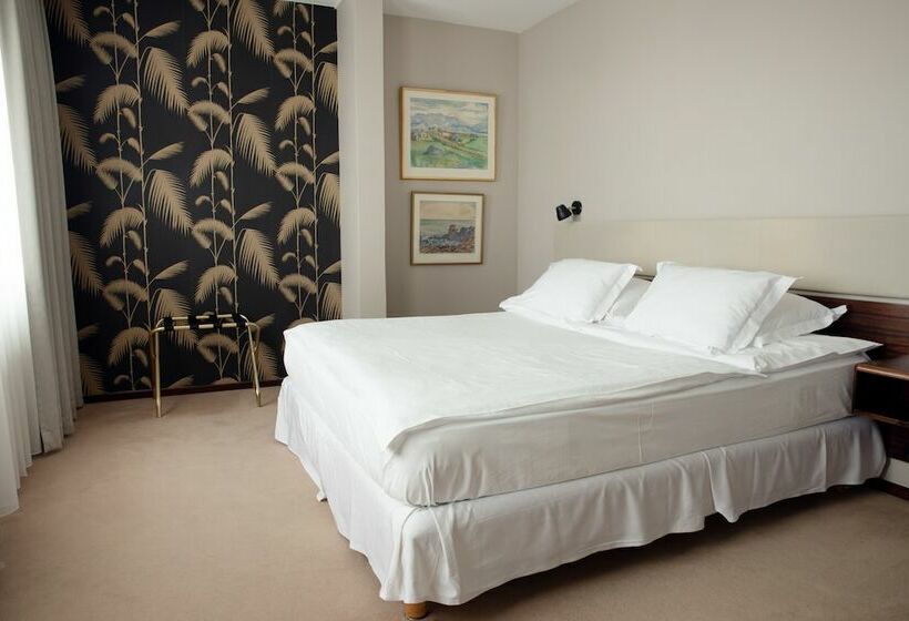 سوییت جونیور, Holt The Art