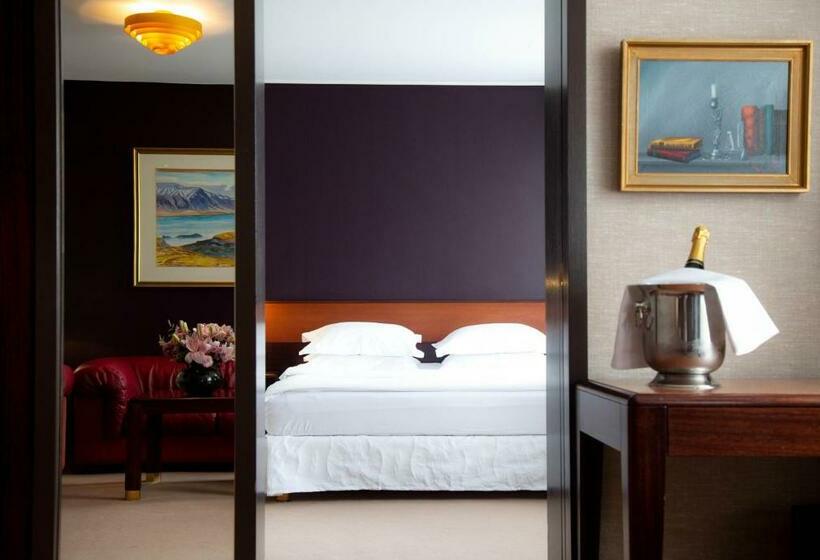 سوییت, Holt The Art