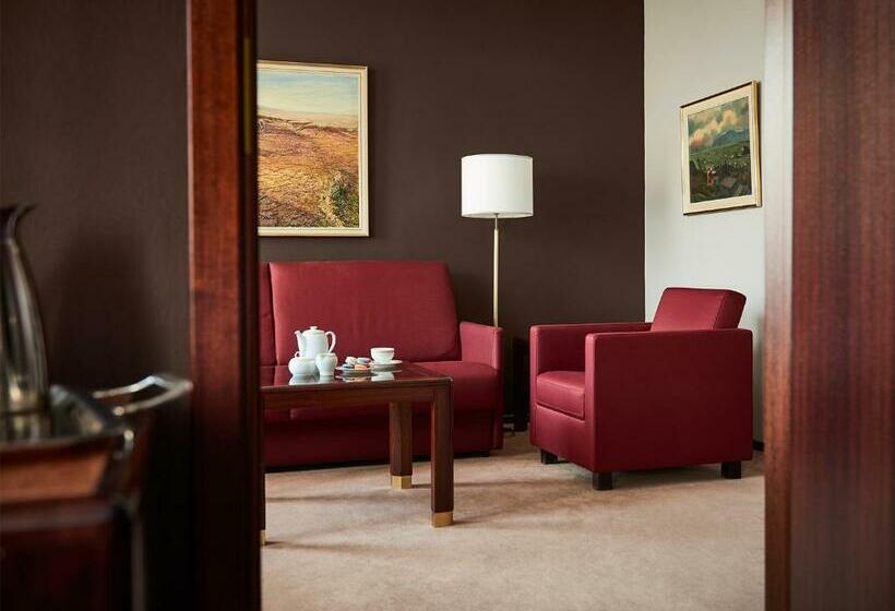 سوییت, Holt The Art