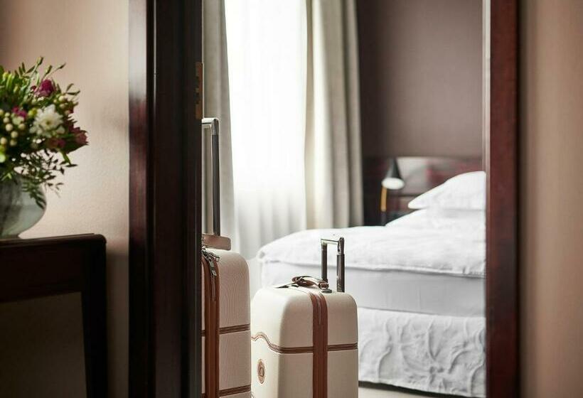 سوییت, Holt The Art