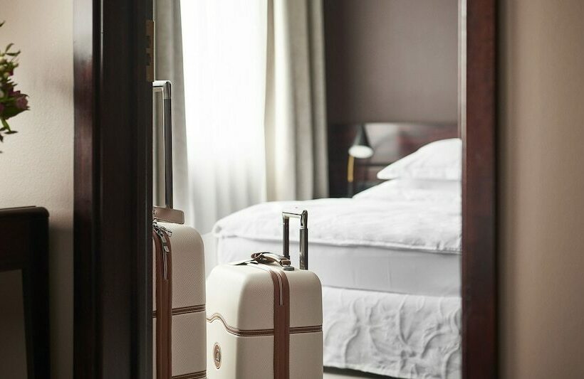 سوییت, Holt The Art