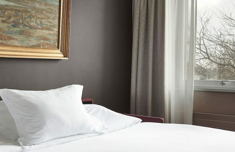 سوییت, Holt The Art