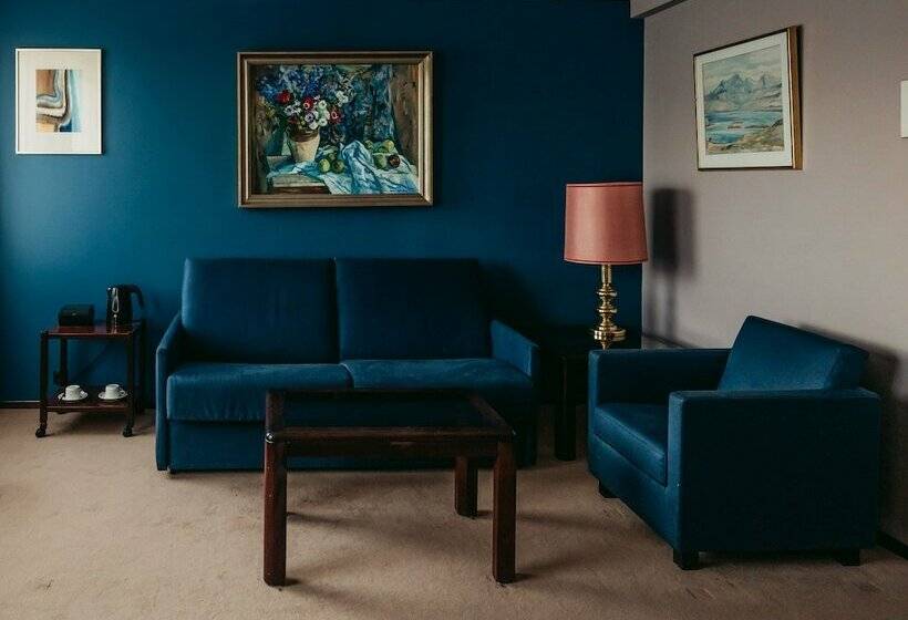 سوییت, Holt The Art