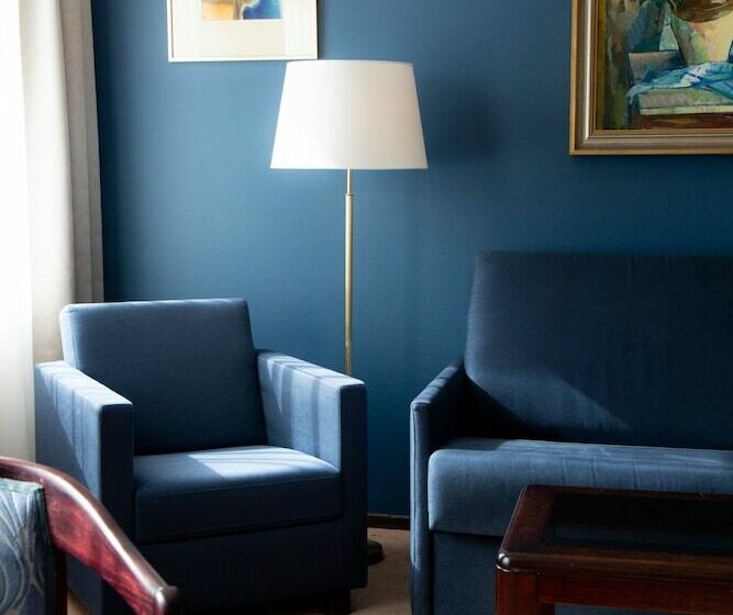 سوییت, Holt The Art