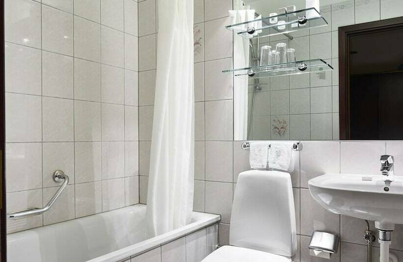 سوییت, Holt The Art