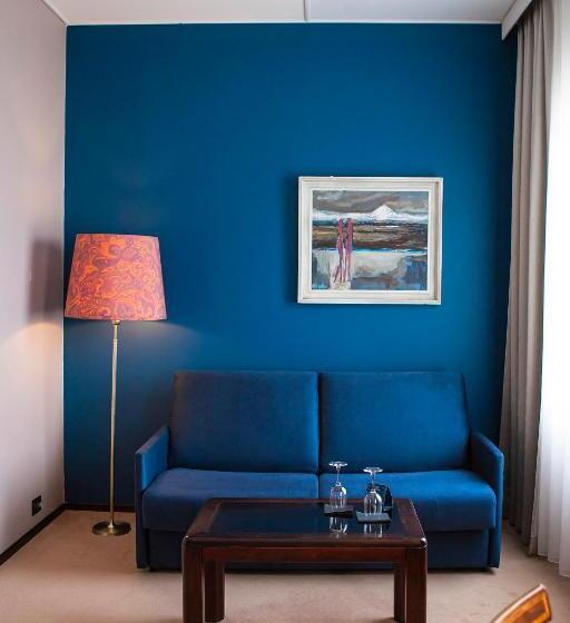 سوییت جونیور, Holt The Art