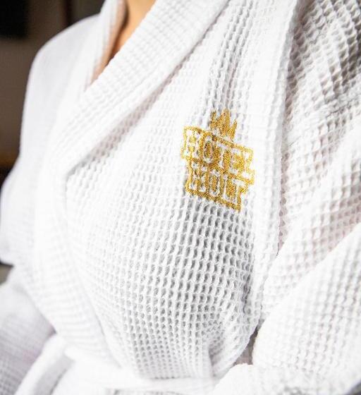 سوییت, Holt The Art