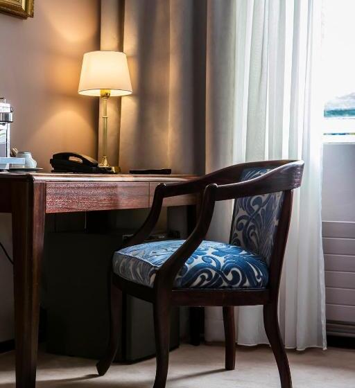 سوییت, Holt The Art