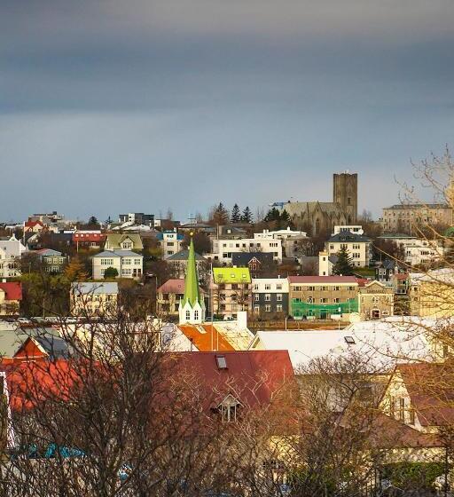 سوییت جونیور با بالکن, Holt The Art