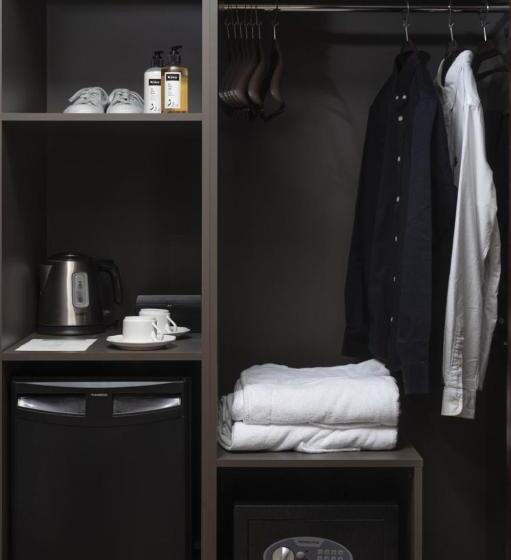 سوییت جونیور با بالکن, Holt The Art