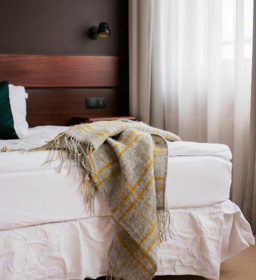 اتاق استاندارد یک تخته با بالکن, Holt The Art