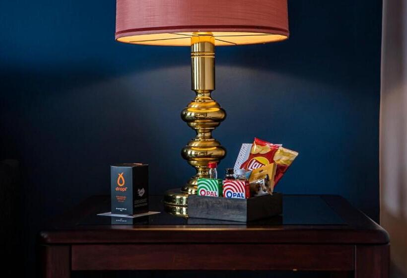 سوییت, Holt The Art