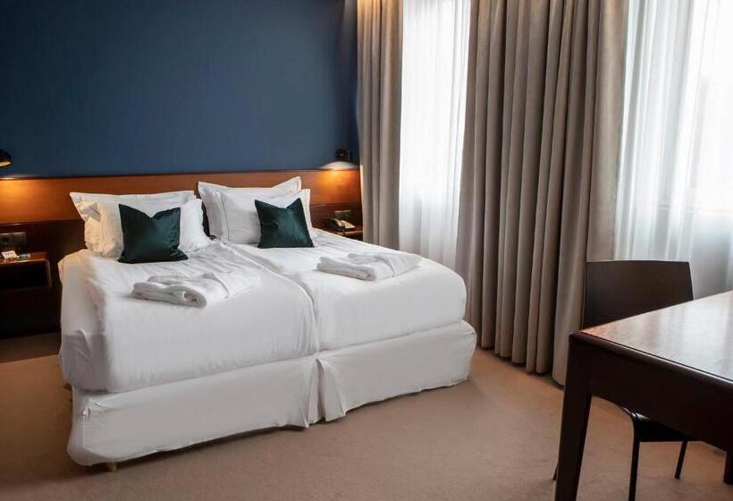 سوییت, Holt The Art