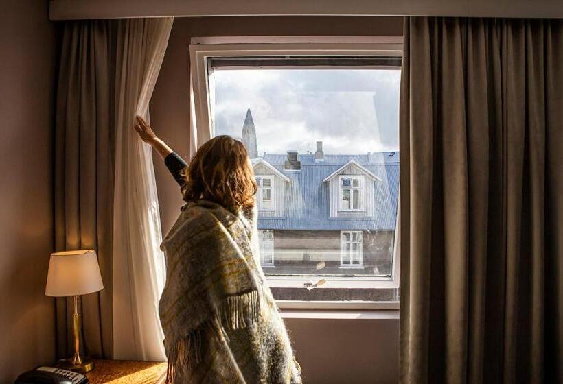 سوییت, Holt The Art