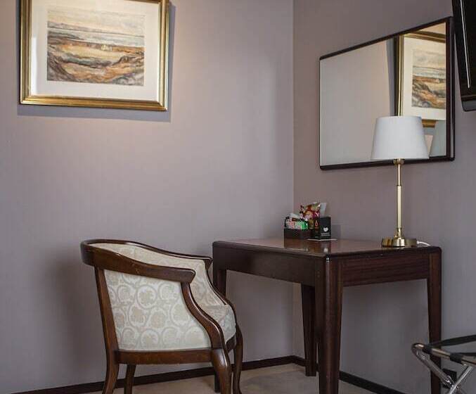 سوییت جونیور, Holt The Art