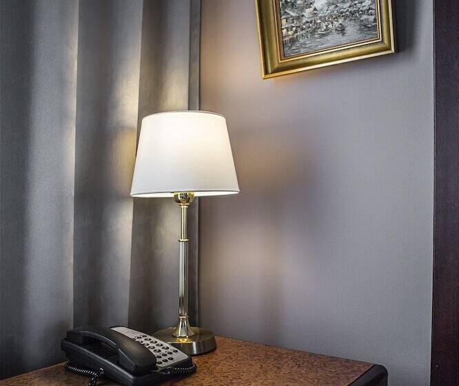 سوییت جونیور, Holt The Art