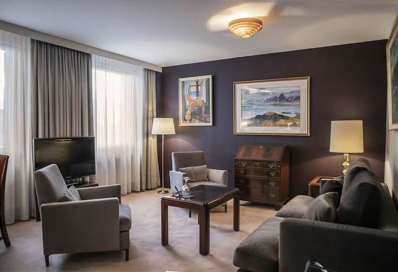 سوییت, Holt The Art