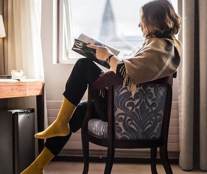 سوییت, Holt The Art